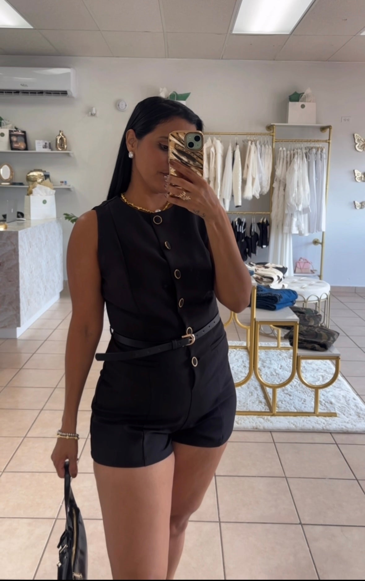 Jumper Negro con Botones Dorados y Correa
